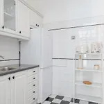 Cool Near Alfama Апартаменти Лісабон