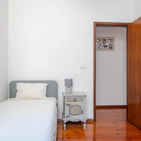 Cool Near Alfama * ליסבון